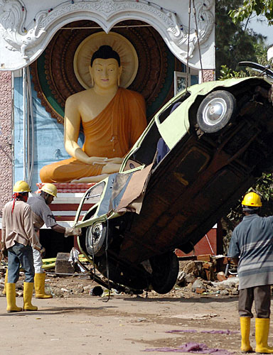 DEZEMBRO 2004 / Tsunami